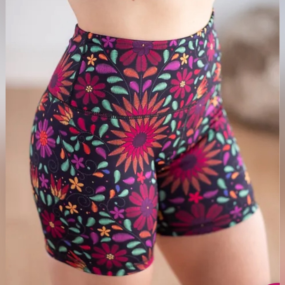 NWT Love Her Shop Floral print Biker Shorts size Small